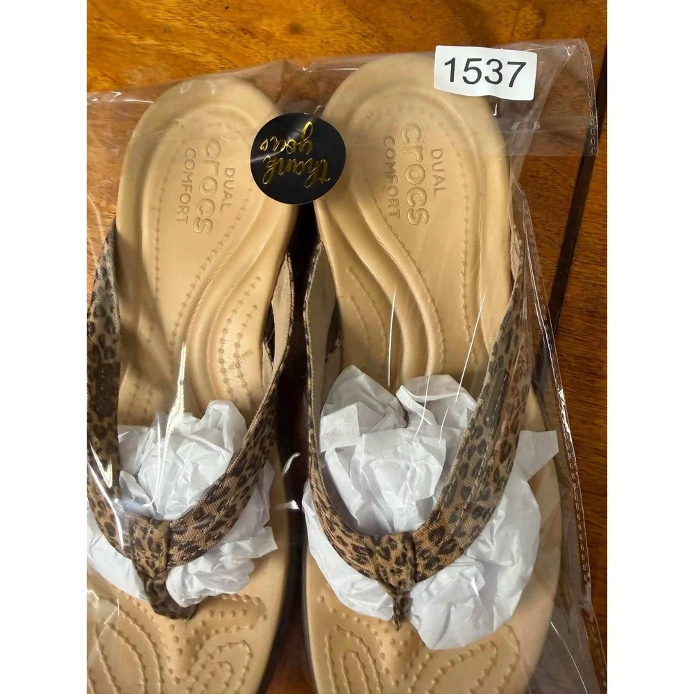 Crocs Capri V Leopard Print Flip Flops Womens Tan Brown Animal Sandals